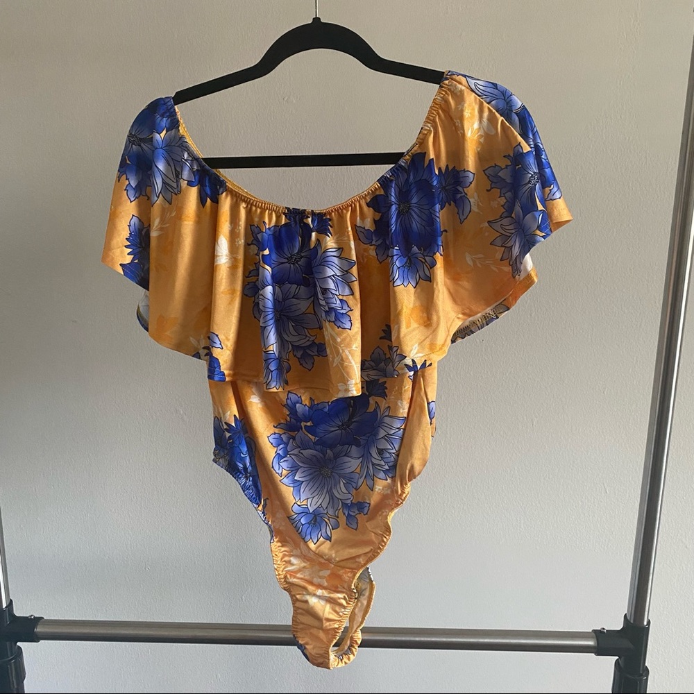 PLT PrettyLitteThing Yellow and blue floral bodysuit